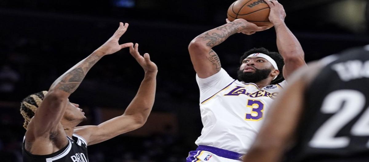 Davis's all-around performance couldn't save the Lakers from losing to the Cavaliers at home