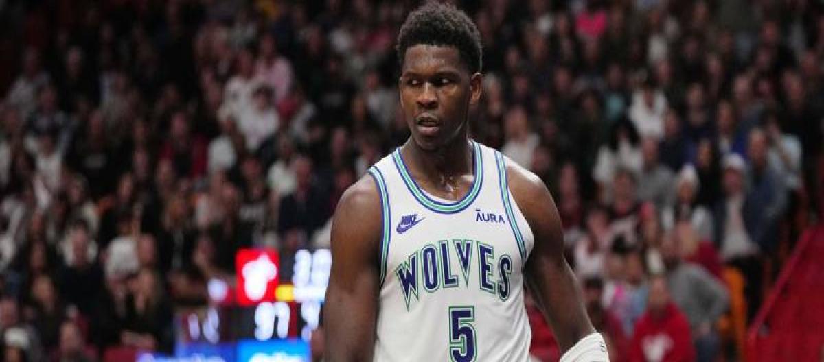 安东尼·爱德华兹因不雅手势而被罚款5万美元