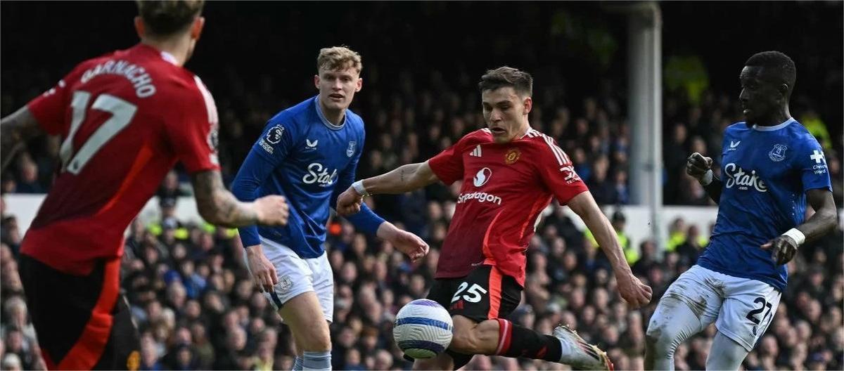 英超联赛——乌加特破门　曼联2比2逼平埃弗顿