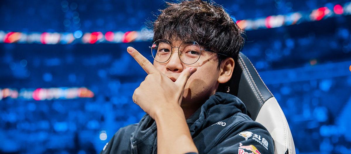 Smash's fans sent malicious angry comments at the club's CEO Joe Marsh, after he announced that the team's ace player Gumayusi will return to the team..