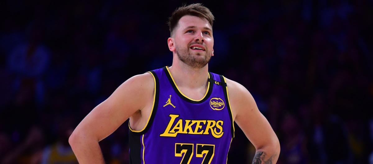 洛杉矶湖人击败新奥尔良鹈鹕，迎来关键胜利