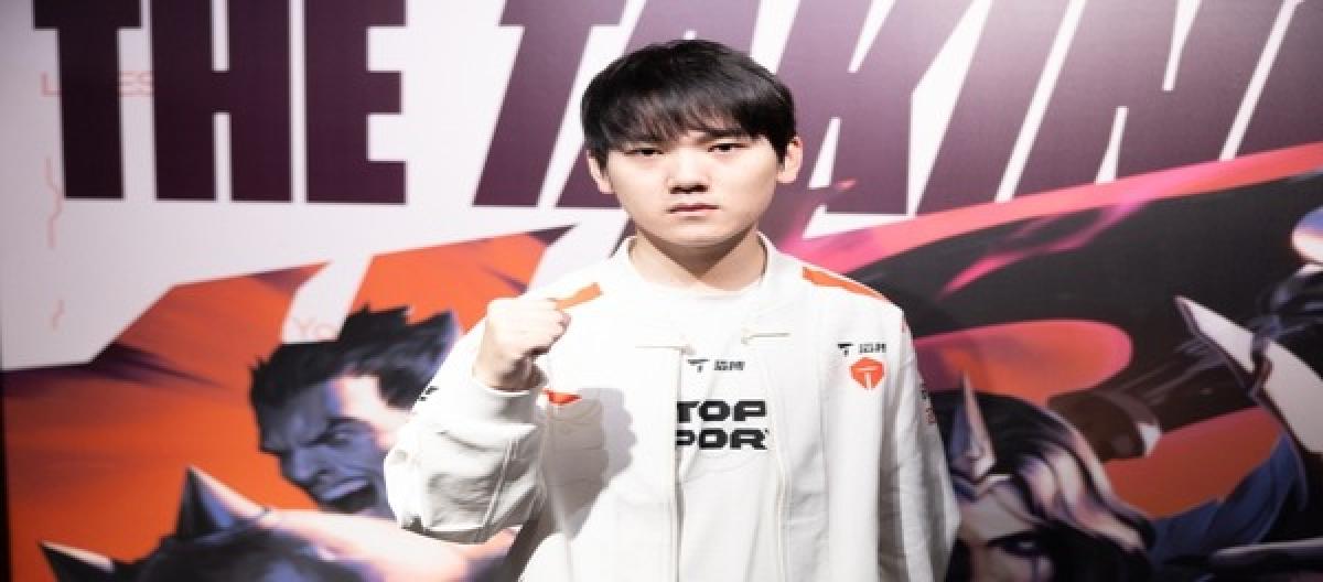 TES came back from 1-0 to reverse BLG, JackeyLove once again showed his "sharp edge" and led the hope of advancing