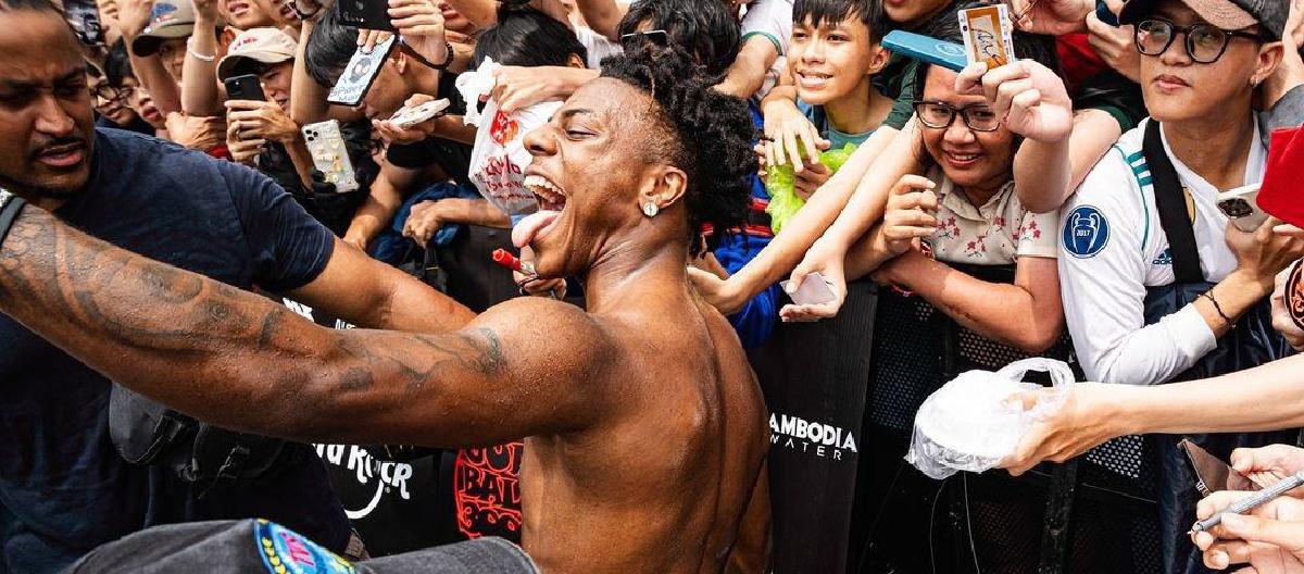 中国电竞粉丝为偶像割爱，IShowSpeed收到The MongolZ全队签名队服。