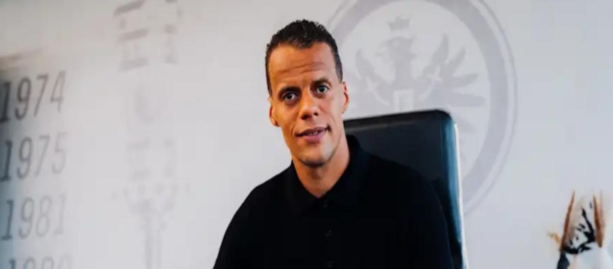 Official: Frankfurt extends contract with 35-year-old right back Timothy Chandler until 2026