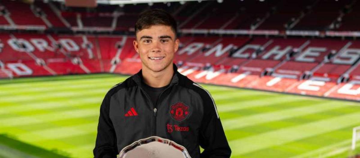 Harry Armas wins Manchester United Young Player of the Year award