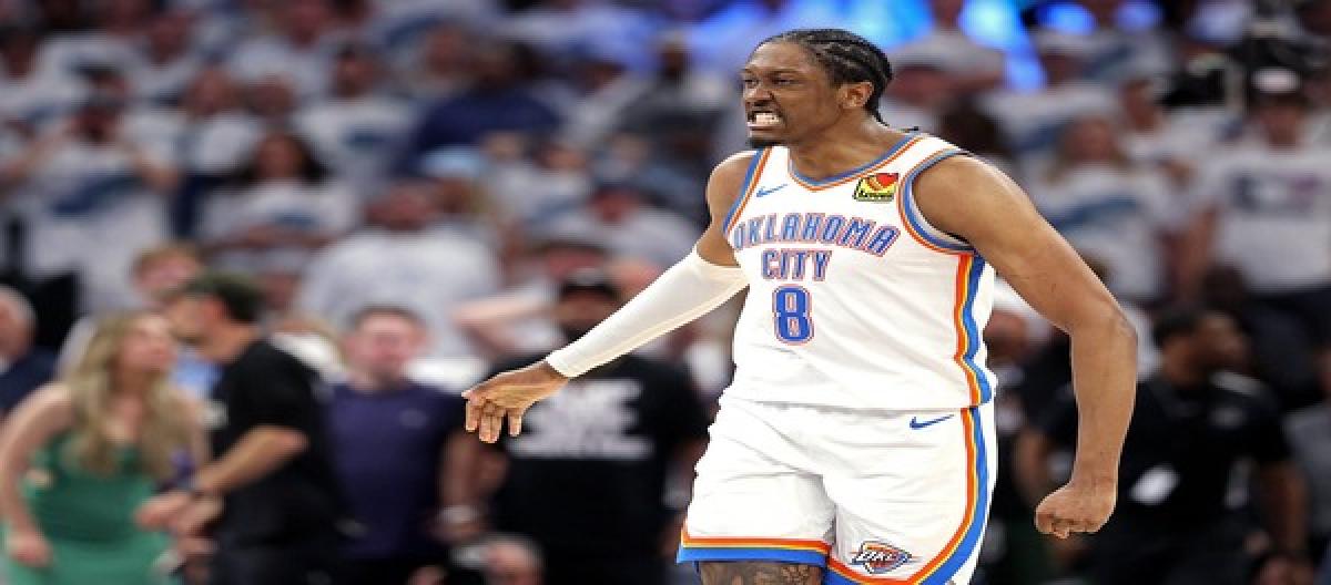 Leonard achieved a historical record: 20+5+1 steal and 3-point shooting 40%+ for three consecutive seasons, second in NBA history