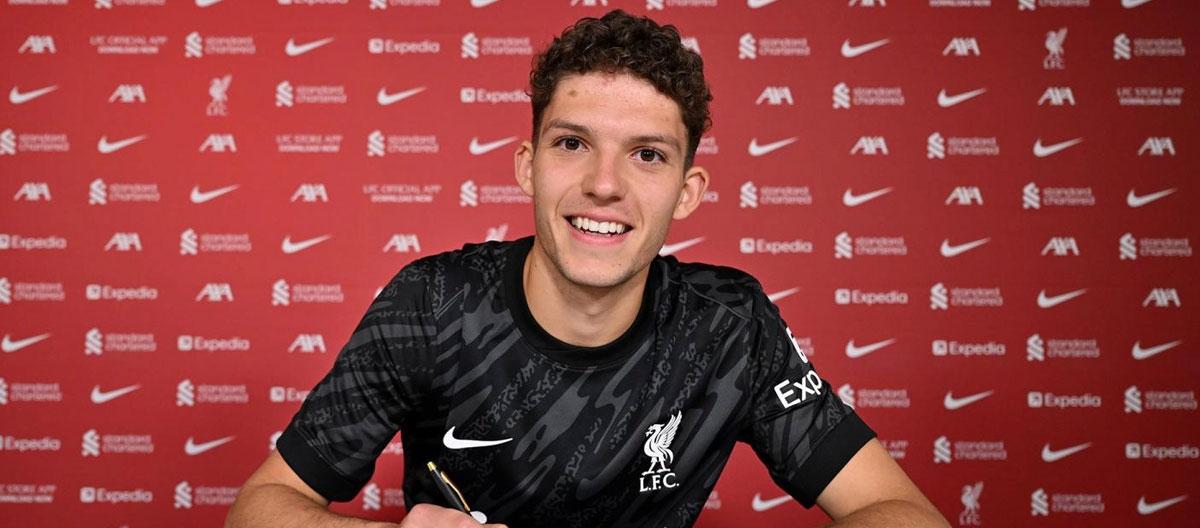 Liverpool officially announce the signing of Hungary international goalkeeper wonderkid Ármin Pécsi from Puskás Akadémia..