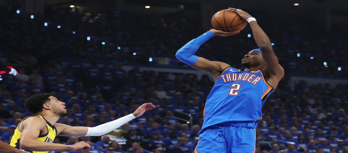 Alexander's total score in a single season exceeded 3,000 points, becoming the 12th person in NBA history!