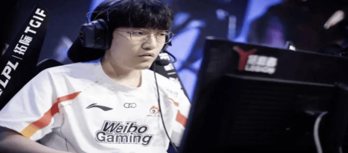 Tarzan finally realizes his dream of winning the championship! Eight years of ups and downs forge a legend, LPL's strongest Korean aid creates another highlight moment