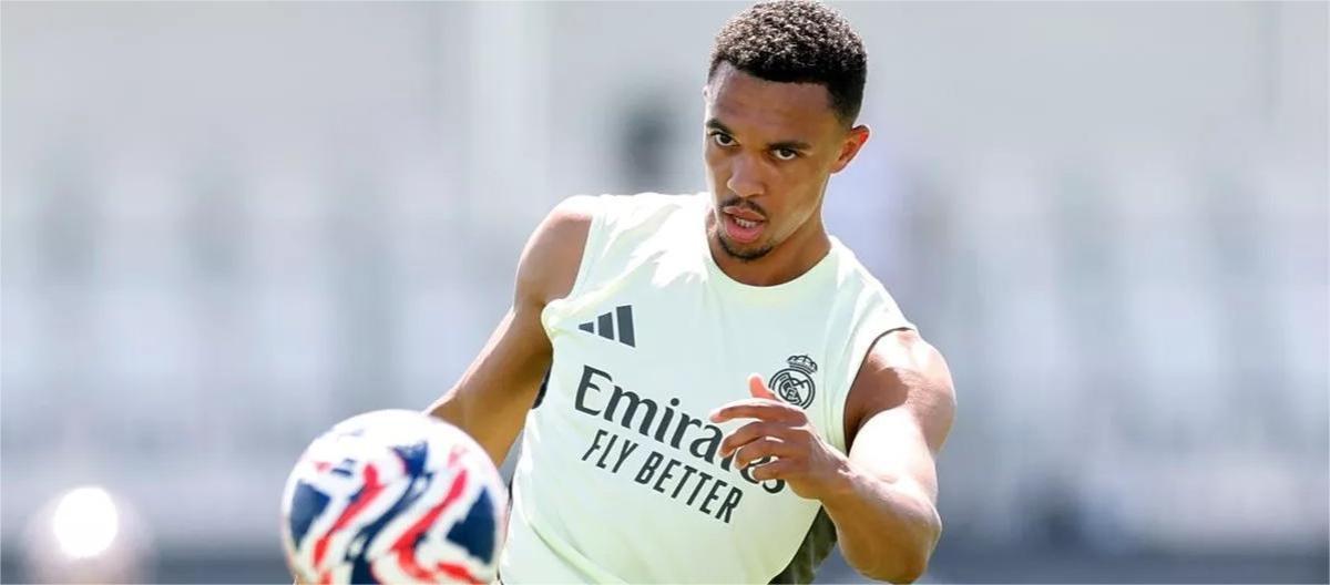 Arnold is trying to adapt to the new environment and is grateful for the help of his teammates