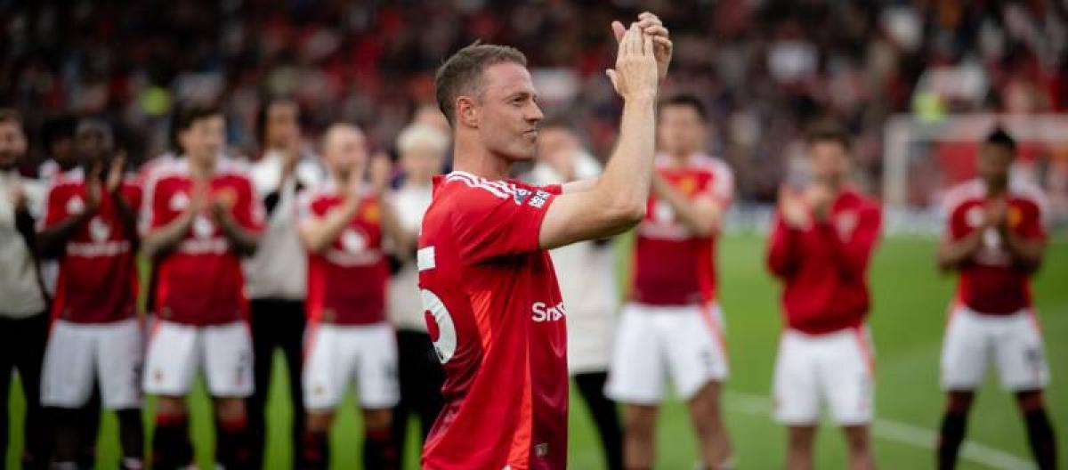 Manchester United defender Jonny Evans announces retirement