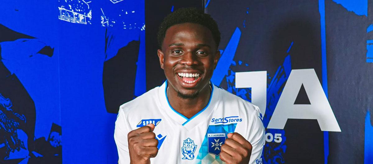 欧塞尔官宣从斯特拉斯堡签下法国籍后卫马文·塞纳亚..