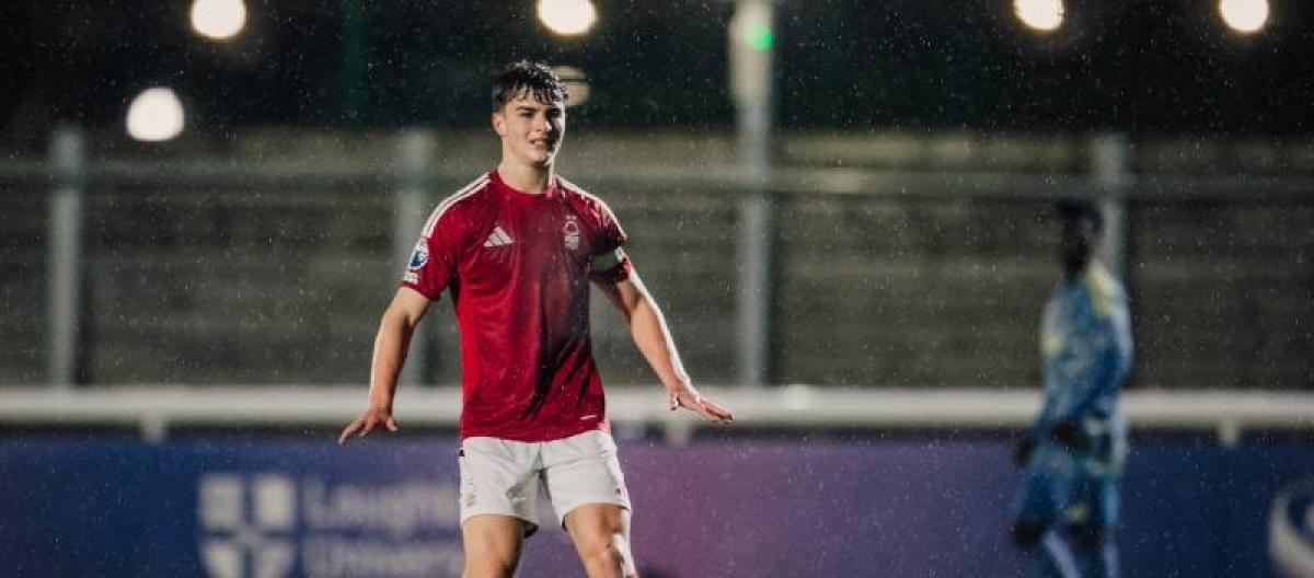 诺丁汉森林青训中场本·佩里正式转会至科尔切斯特联