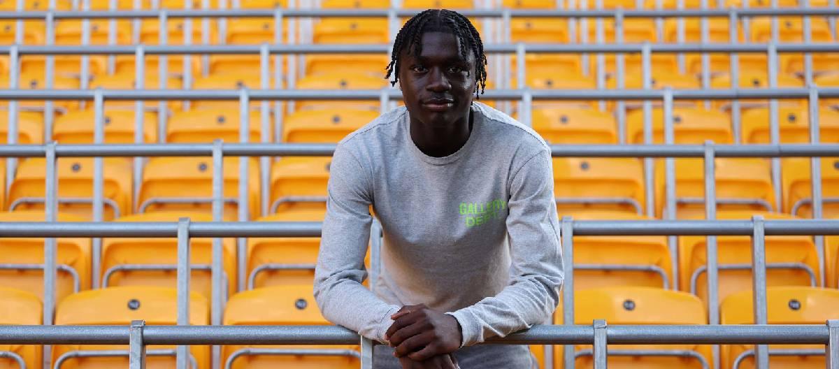 Mateus Mane signs first professional contract to stay at Wolves until 2027