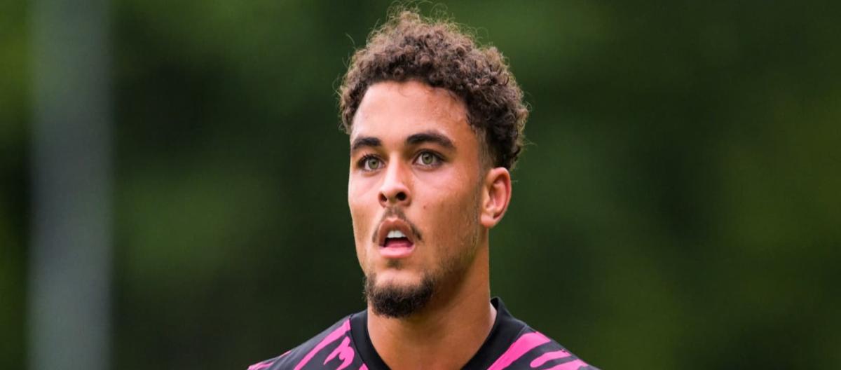 Lyon officially announced the signing of Casa Pia defender Kluivert on a 5-year contract