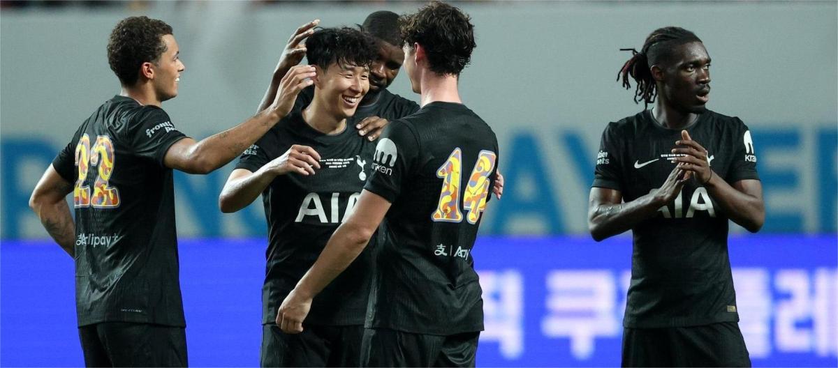 双方球员列队致敬孙兴慜　托马斯·弗兰克称这是感人又真挚的告别