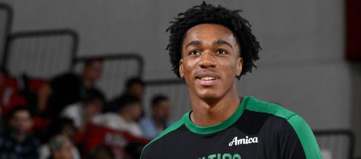 Boston Celtics sign English center Amari Williams