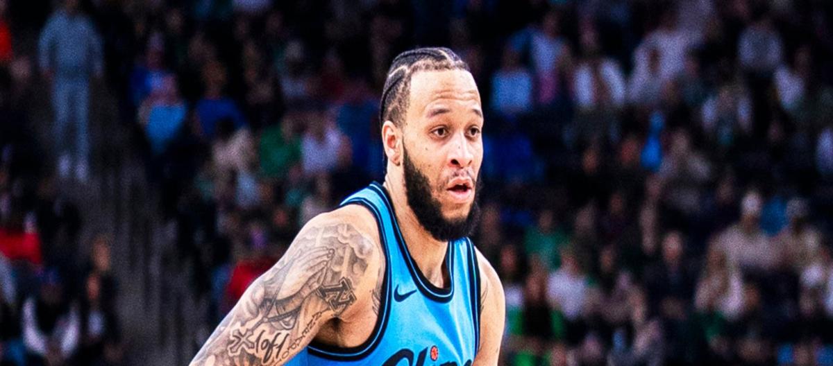 官方：雄鹿正式签下自由球员阿米尔·科菲