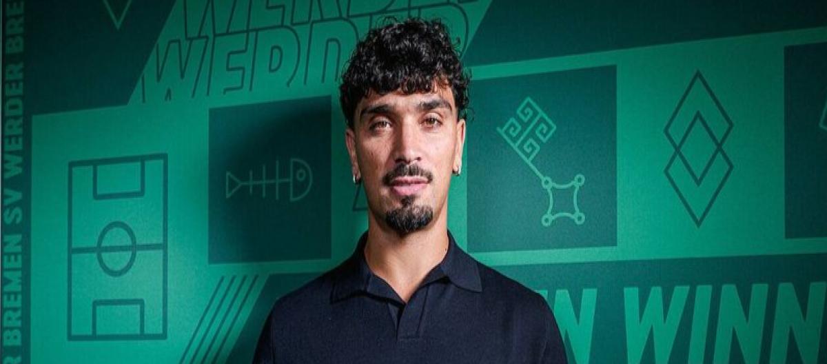 Official: Werder Bremen has signed 27-year-old midfielder Cameron Puertas on loan for one season
