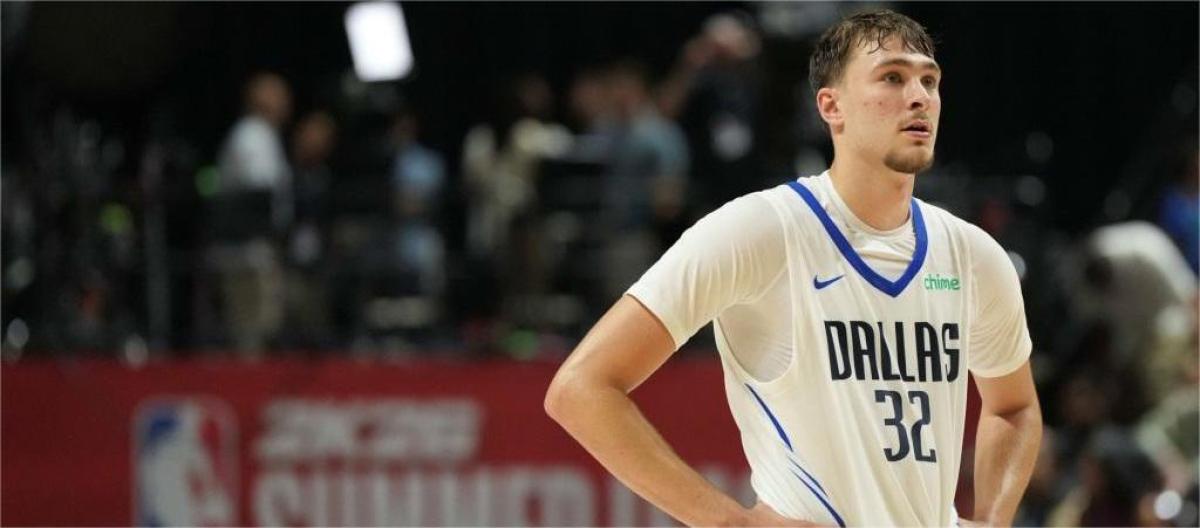 Mavericks legend Nowitzki encourages Cooper-Flag to learn from veteran teammates