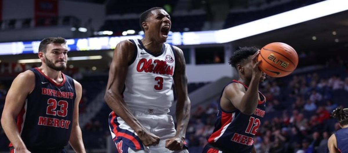 Mavericks sign summer league shot-blocker Sharp to one-year contract