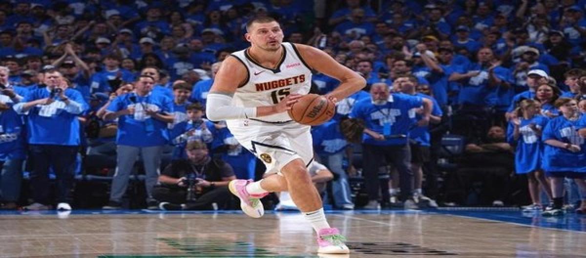 Jokic's wrist injury reappeared on the first day of training camp, and the Nuggets said it was not serious.