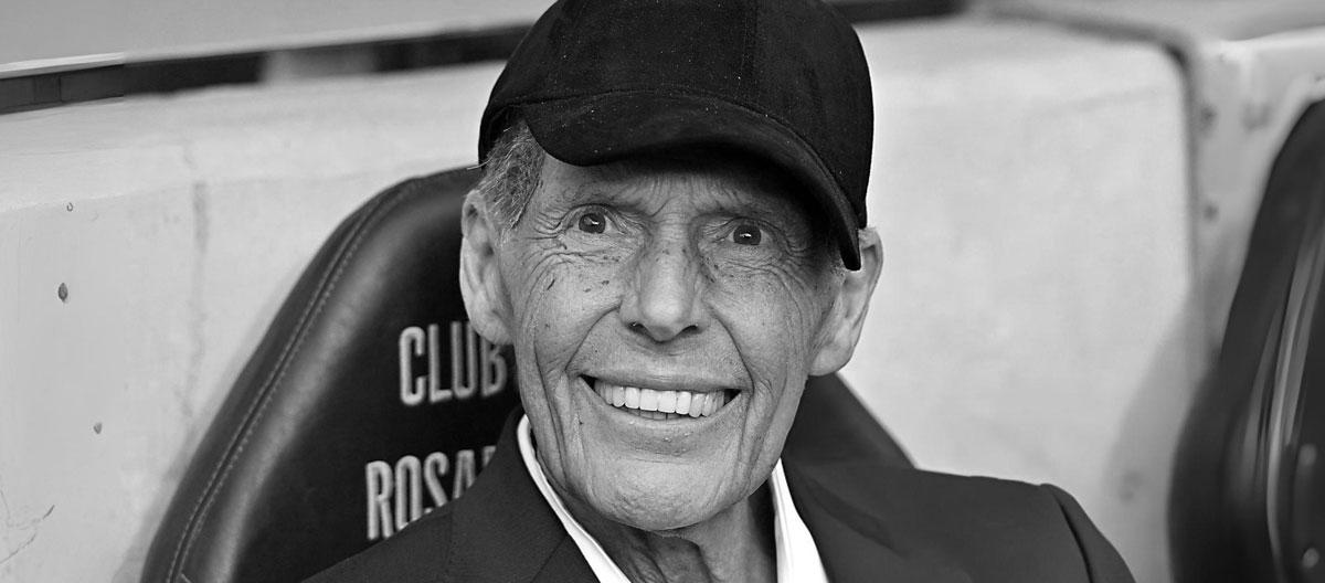 传奇前阿根廷国脚兼主教练米格尔·安赫尔·鲁索因前列腺癌去世，享年 69 岁。