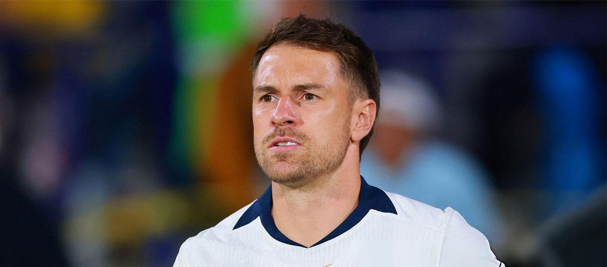 由于爱犬神秘失踪并疑似死亡，给前阿森纳中场球员阿隆·拉姆塞造成了严重的心理创伤，他已与墨西哥俱乐部解约。