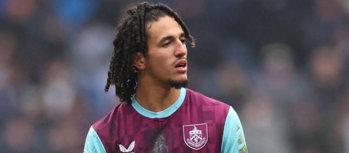 伯恩利中场梅布里涉朝球迷吐口水遭英足总调查