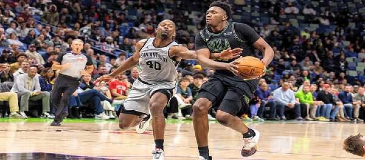 Quinn's 33 points weren't enough to save the Spurs from defeating the Pelicans 135-132.