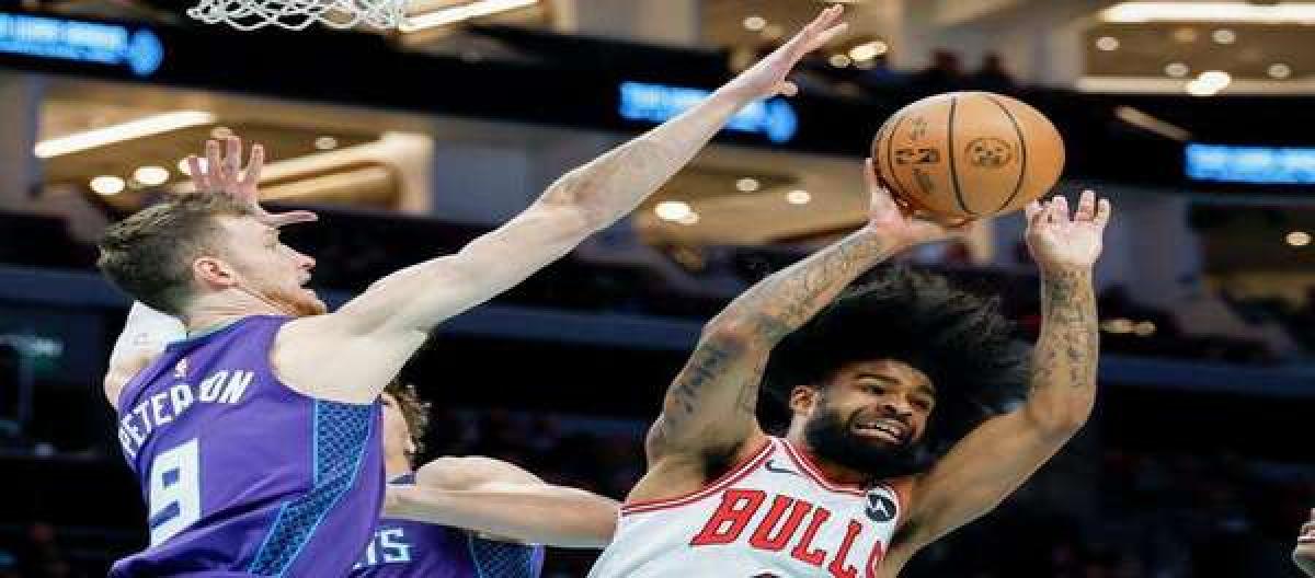 Knipper's 33 points weren't enough to save the Bulls from a narrow 129-126 victory over the Hornets.