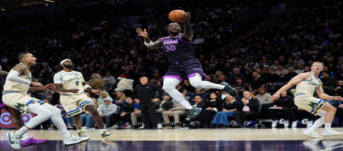 爱德华兹24分稳住局势 森林狼以103-100逆转胜雄鹿