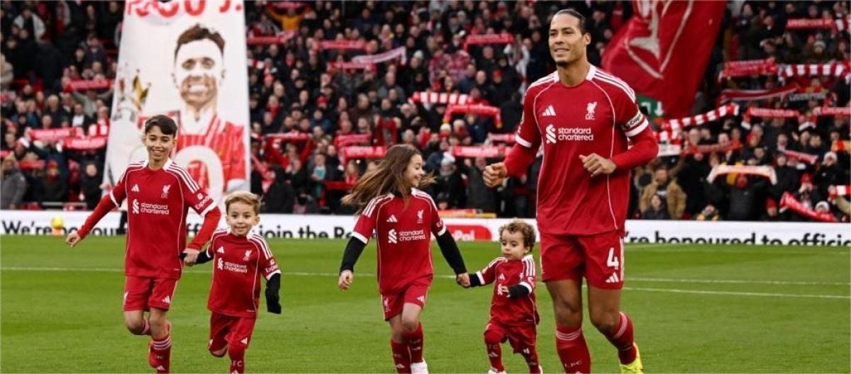 Van Dijk urged everyone to continue fighting for every second and to find a way to win. Van Dijk urged everyone to continue fighting for every second and to find a way to win.