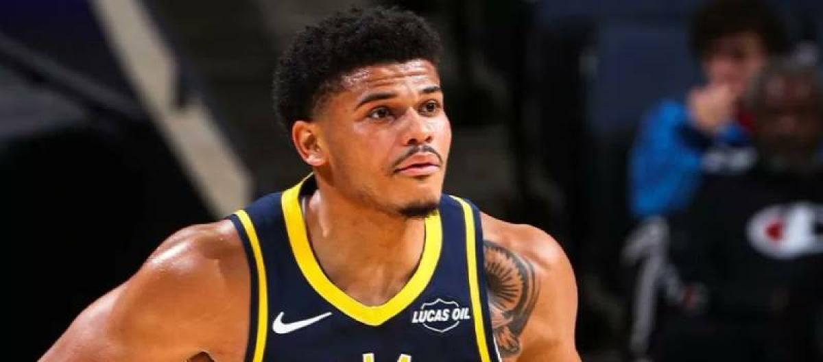 老鹰签下双能卫丹尼斯　开启职业生涯新篇章