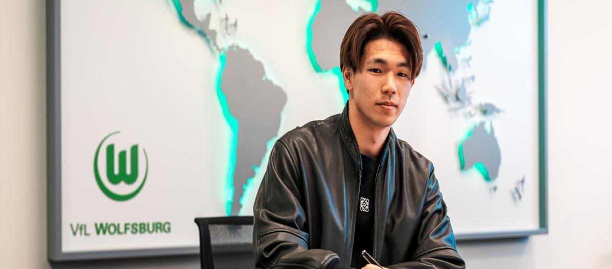 Wolfsburg officially announced the signing of Japanese center forward Taketo Shiogai on a four-and-a-half-year contract.