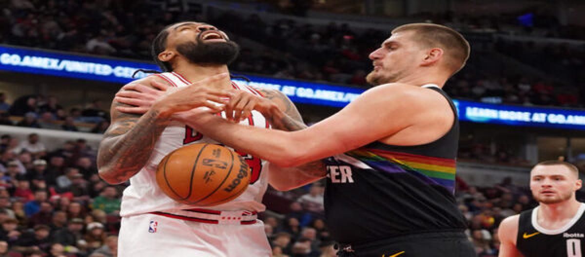 Murray scored 28 points and Hardaway added 23, as the Nuggets rallied to defeat the Bulls 136-120.