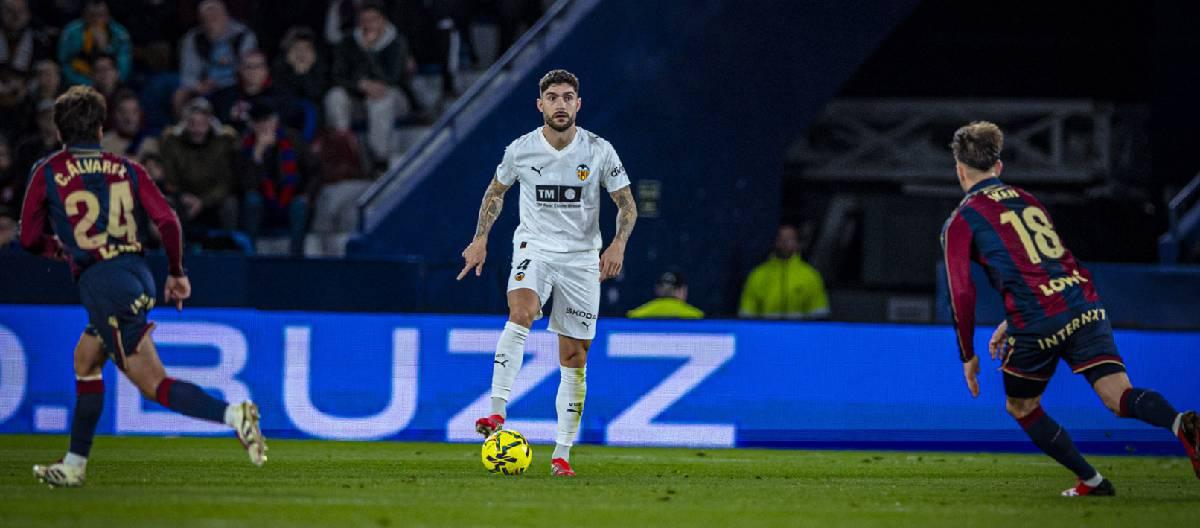 乌奈·努涅斯：这场胜利既献给支持我们的球迷，也献给一直努力拼搏的球员们