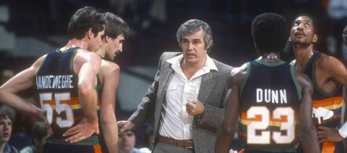 掘金传奇主帅道格·莫去世，享年87岁