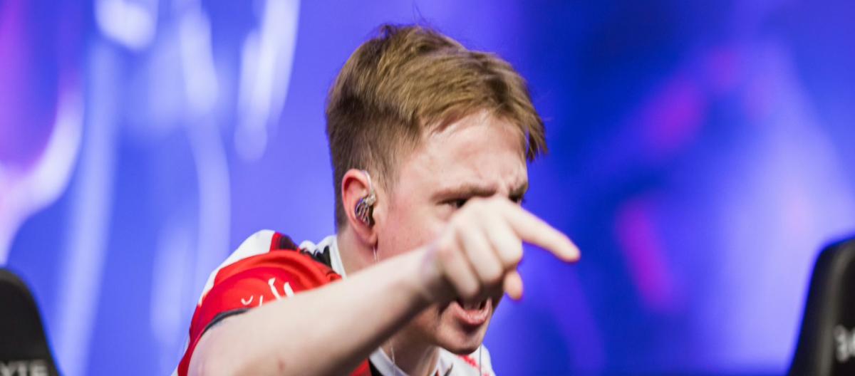 After being demoted for a month, Nemiga's commander 1eeR officially announced his return to the starting lineup.