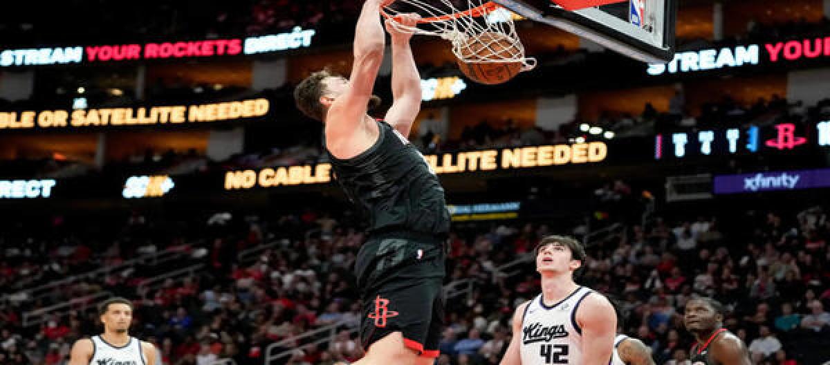 Shepard's 28 points gave the Rockets a 128-97 victory over the Kings.