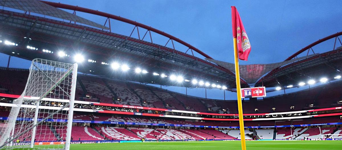 Five fully paid Benfica members have their memberships temporarily suspended due to alleged planning of racist activities..