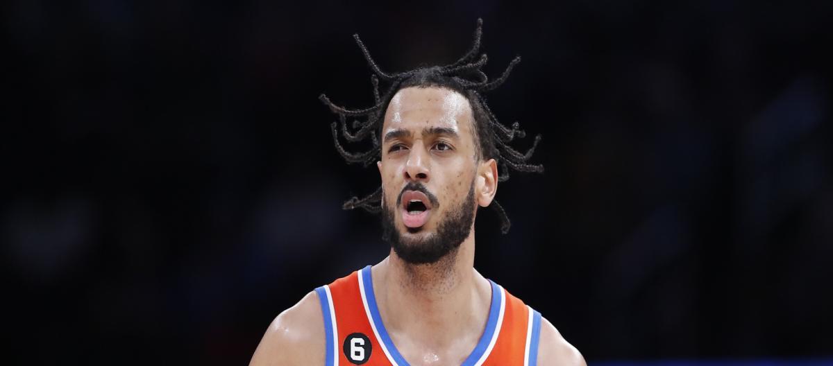 官方：骑士裁掉达里乌斯·布朗，与奥利维尔·萨尔签订双向合同