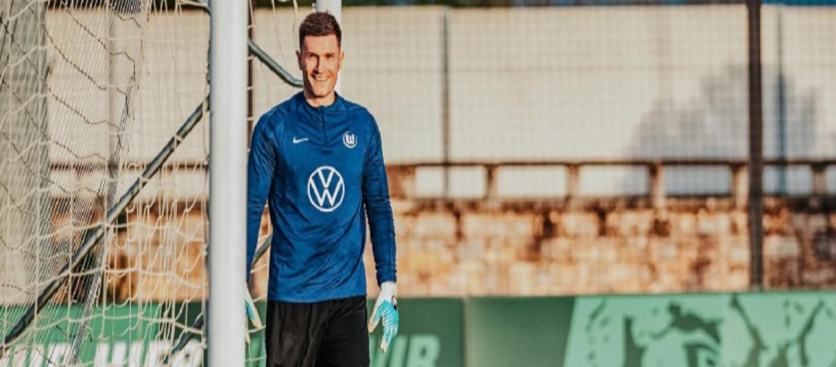 官方：沃尔夫斯堡与38岁门将帕瓦奥·佩尔万续约至2027年