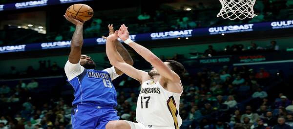 Marshall's 32 points weren't enough to save the Pelicans from a 129-111 victory over the Mavericks.