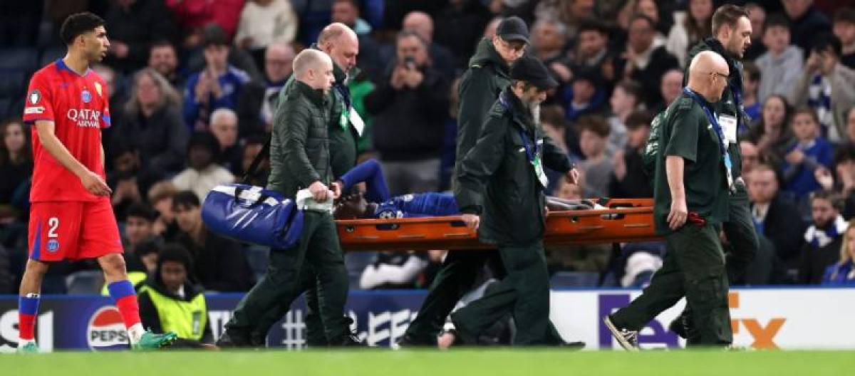 Trevor Chalobah suffered a serious injury and had to leave the field; manager Rossinier was worried.