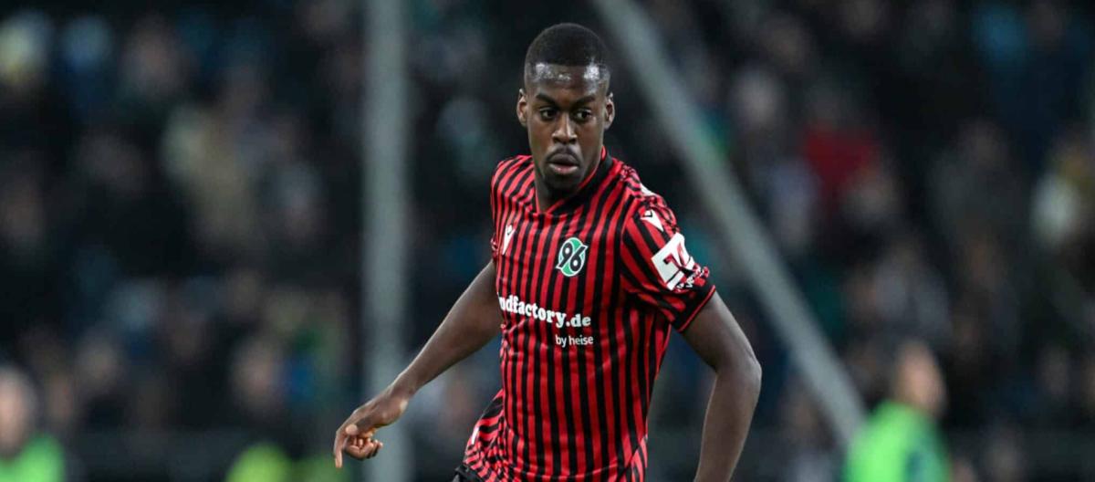 官方：拜仁激活回购条款，从汉诺威带回20岁中场阿塞科