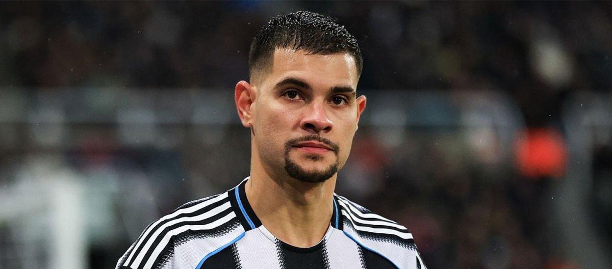 Fabrizio Romano reveals that Manchester United have begun talks regarding the potential transfer of Newcastle United midfielder Bruno Guimarães..