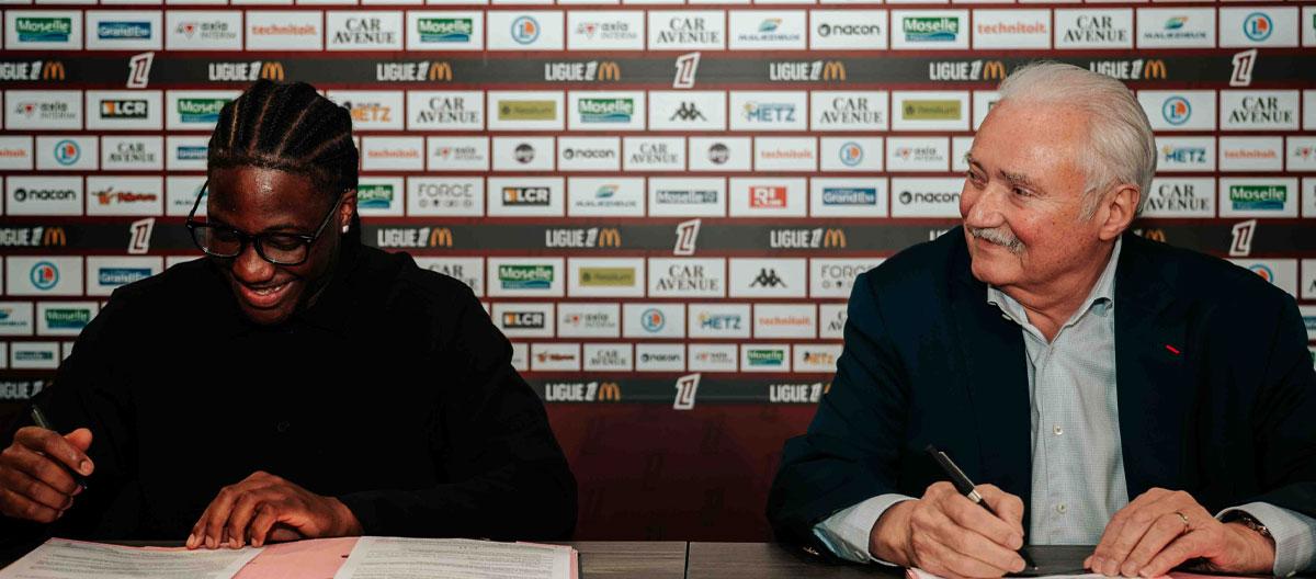 Metz signed DR Congo U21s international forward Nathan Mbala to his first professional contract..