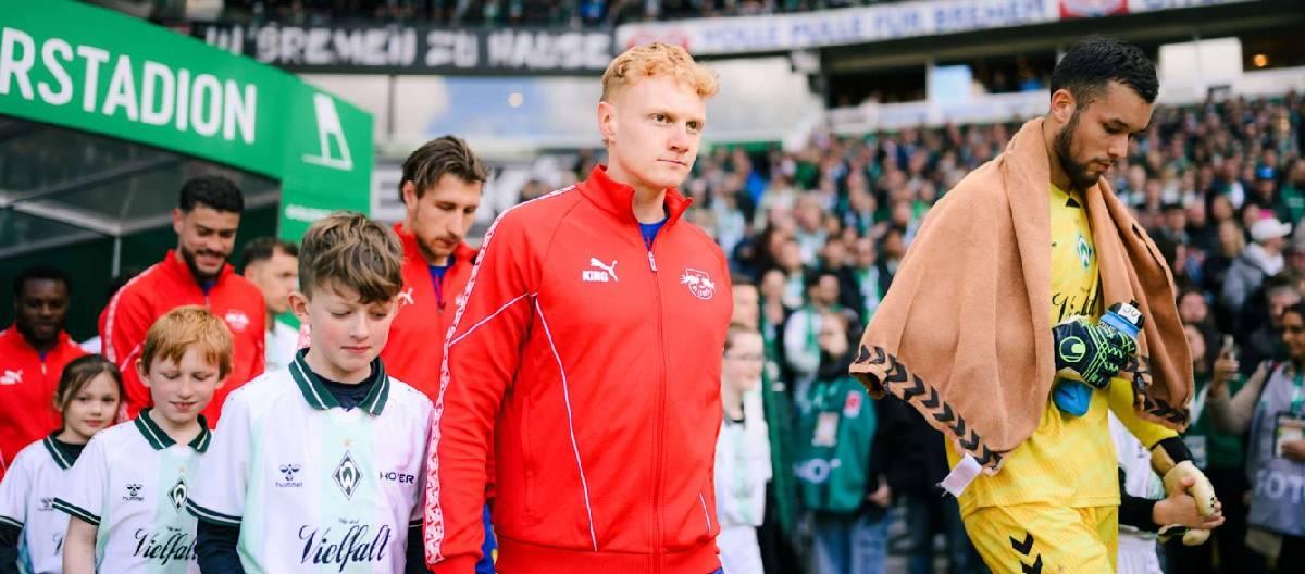 Nicolas Sewald stated that he would not hesitate to play in that position if the team needed him.