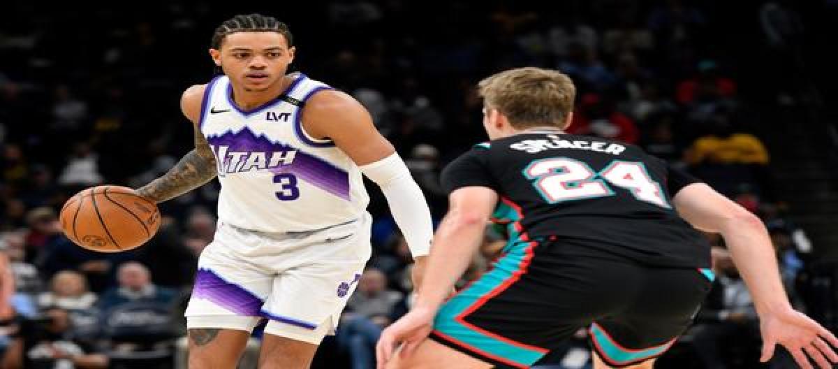 Hinson's 30-point outburst led the Jazz to a 147-101 victory over the Grizzlies.